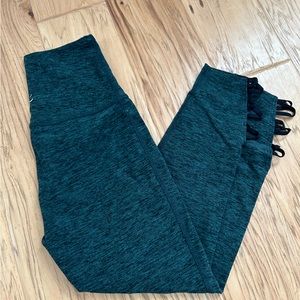 Beyond Yoga XS Green Crop Strappy Leggings Bottoms Space Dye